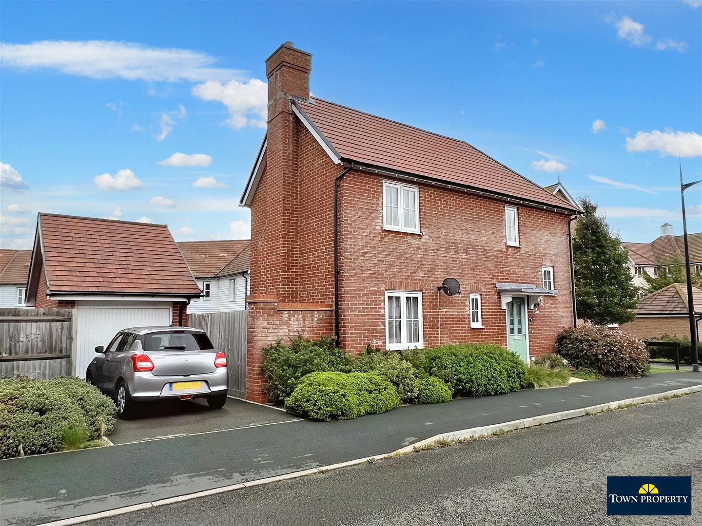Property Details for Kensington Way Polegate BN26 6FJ Town Property